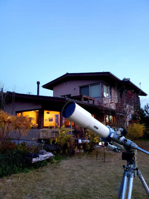 カフェ風のいろと望遠鏡の写真