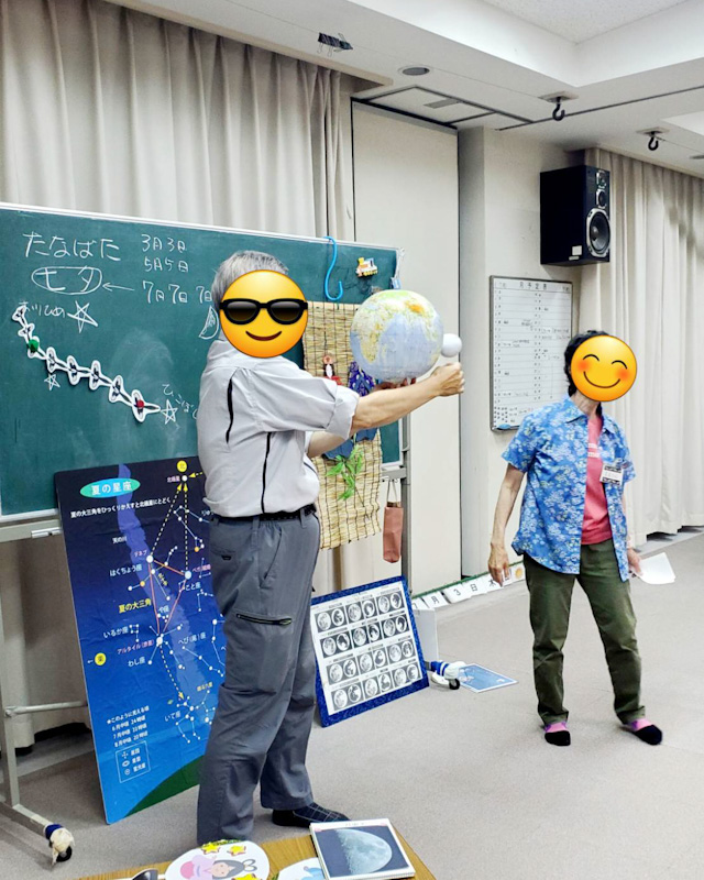 月の説明をしている