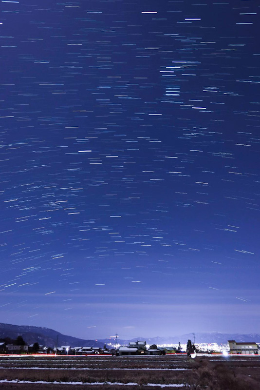 星の日周運動でカノープスをとらえた様子